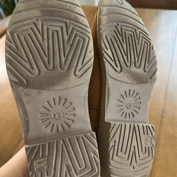 UGG, leather fur lined women’s ankle boots with zippers - Picture 9 of 9